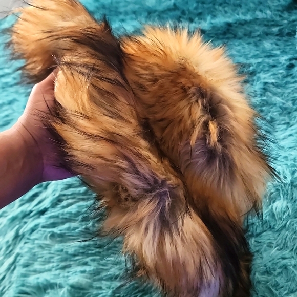 Tyler Lambert Large Fur Hat - Picture 2 of 3